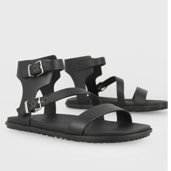 NWOB UGG Sandals Solivan Strap in leather - Picture 4 of 17